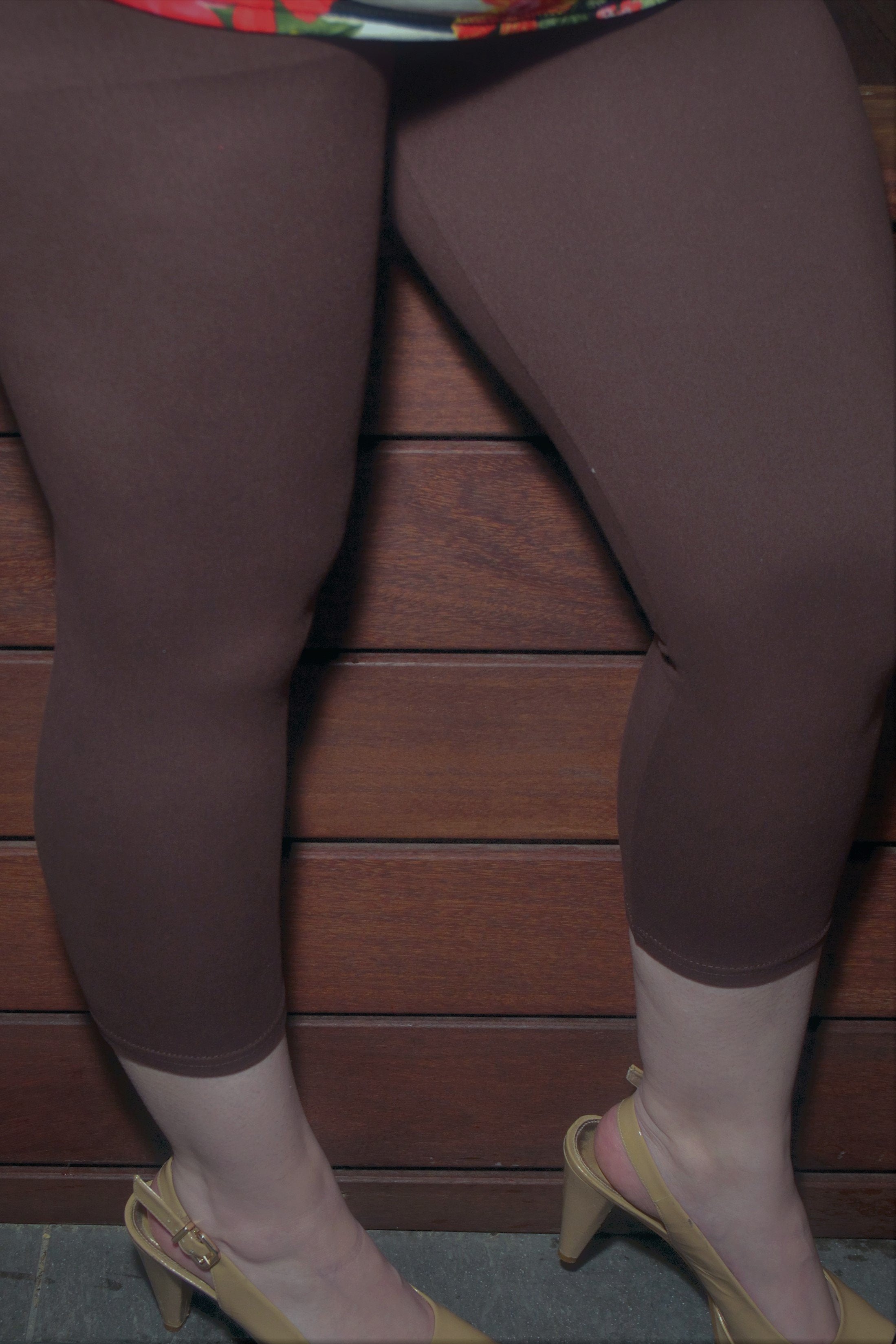 Women's Comfy Classy Capri Legging - Dark Chocolate – BONJOUR